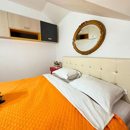 Mercur Central Apartment lux Craiova Exterior foto